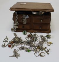 A collection of silver and other jewellery, to include locket, hinged bangles, amber and other