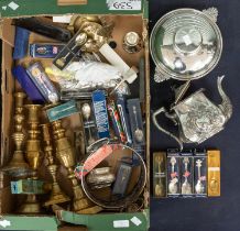 A collection of mixed silver plated items to include an ornate plated tea pot, an Elkington Plate