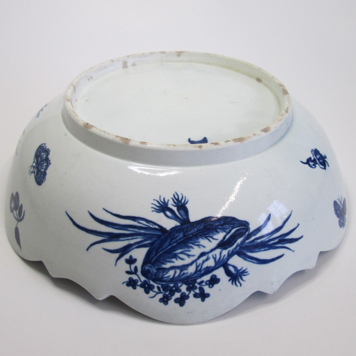 A Worcester Junket dish blue and white printed fir cone, flowers, insects and snail’s pattern. Circa - Image 6 of 7