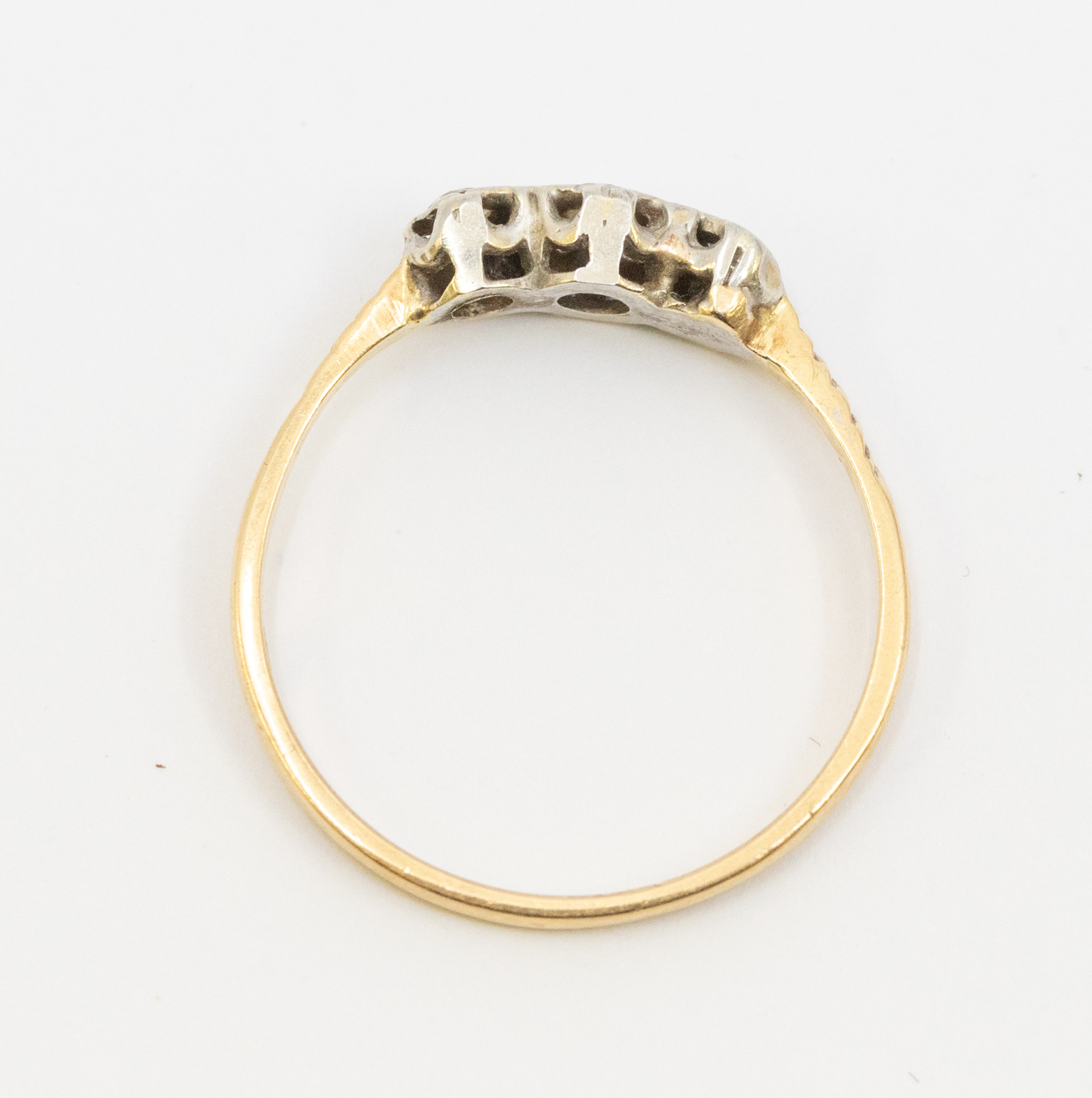 A diamond and 18ct gold ring, total gross weight approx 1.7gms Further details: wear and tear - Image 2 of 2