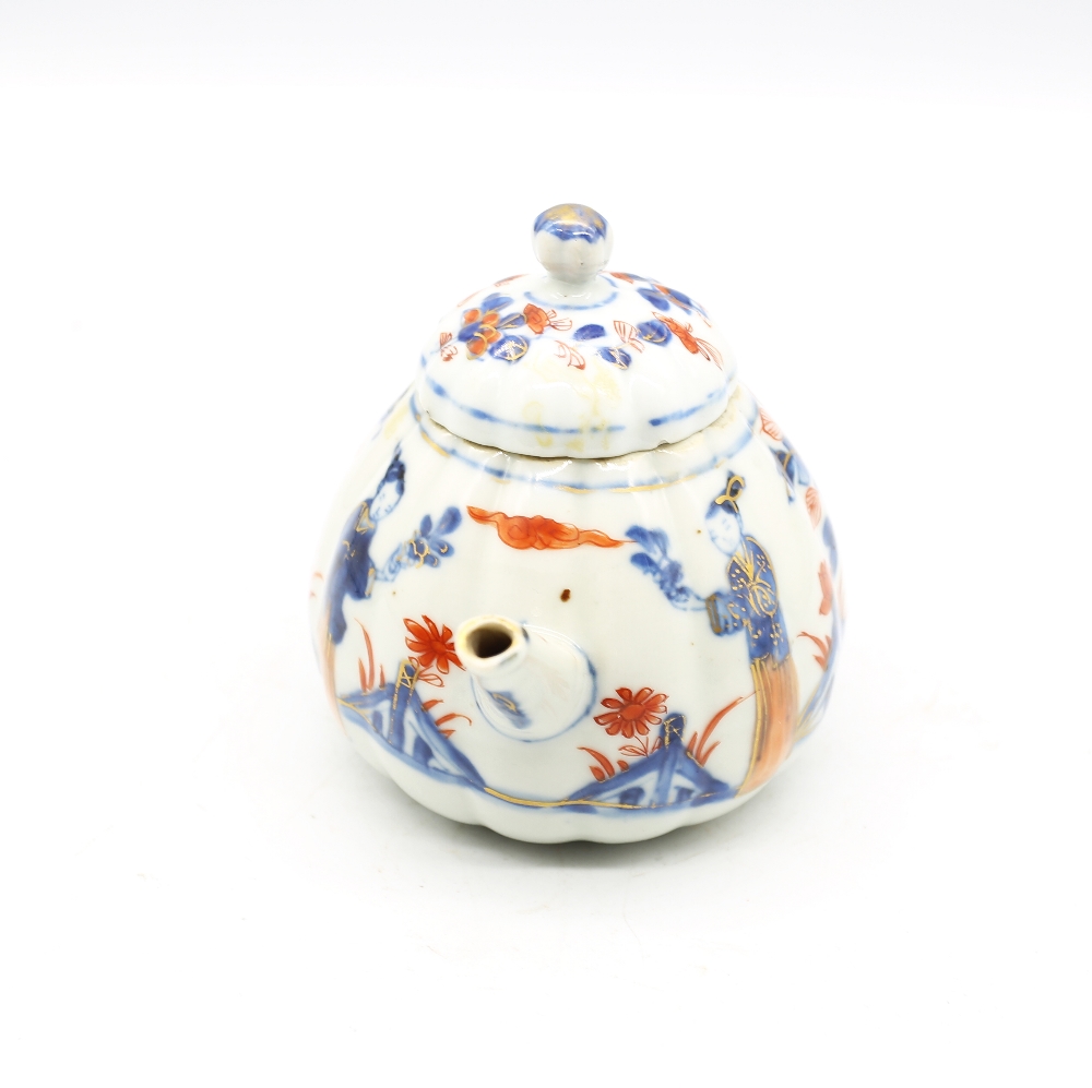 A Chinese Imari ribbed teapot, Kangxi period (1662-1722), the body decorated with two figures on a - Image 2 of 7