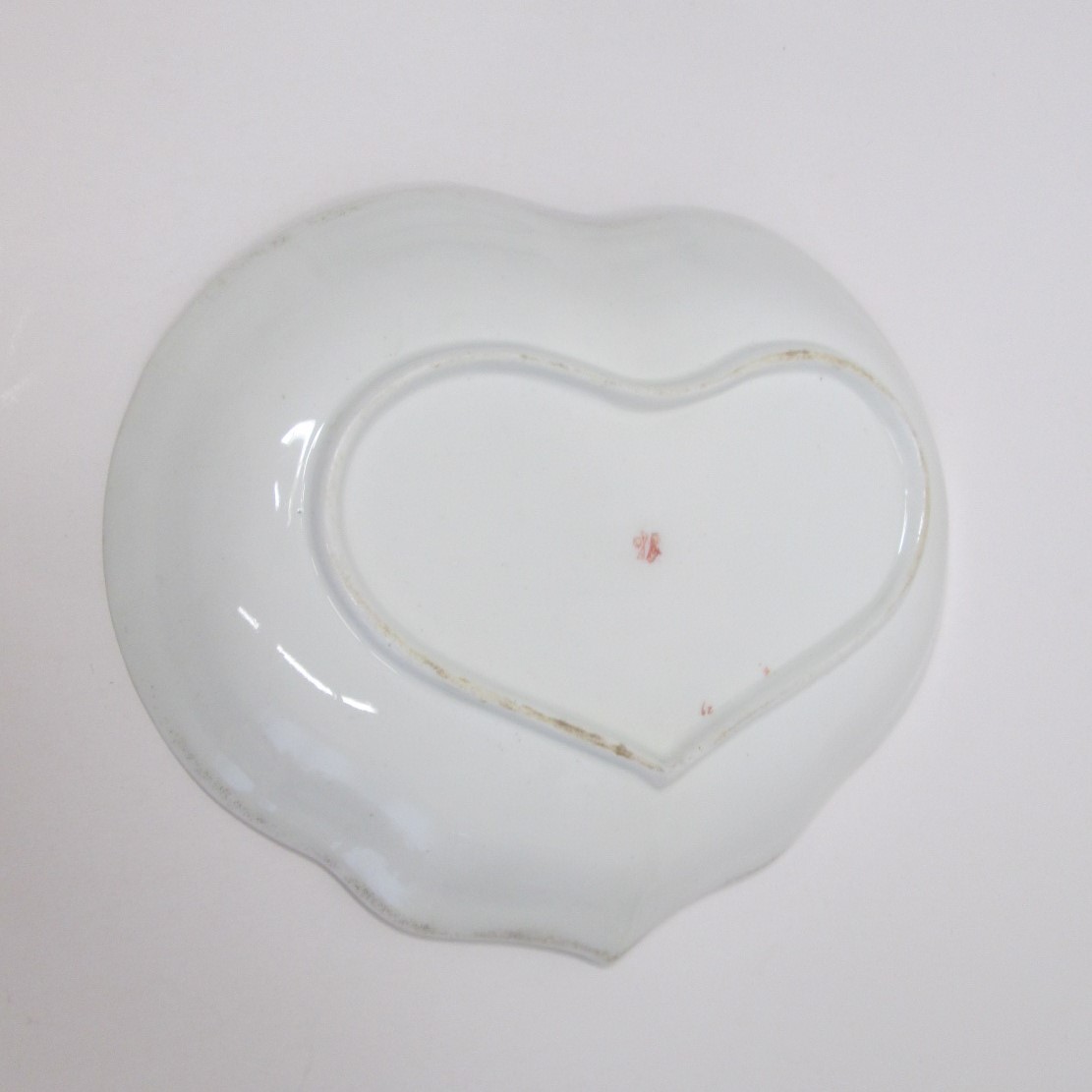 A Derby porcelain heart shaped dish decorated with floral sprays. Circa; 1800 Diameter; 25cm - Image 2 of 2