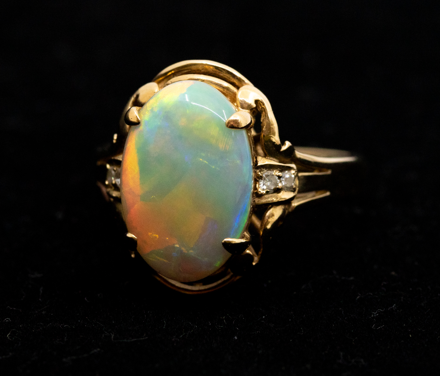 An opal and diamond 14ct gold ring, comprising an oval opal approx 9x9mm, with orange, green and - Image 3 of 5