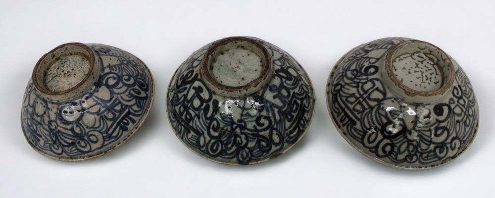Three 19th century Asian provincial bowls with blue painted decoration, possibly Swatow, each with - Image 3 of 3