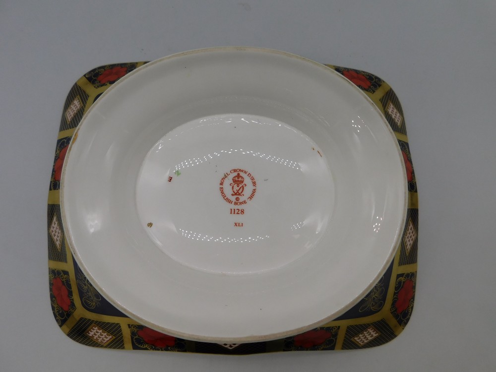 A Royal Crown Derby 1128 table fruit bowl with twin handles, 2nd quality. - Image 4 of 4