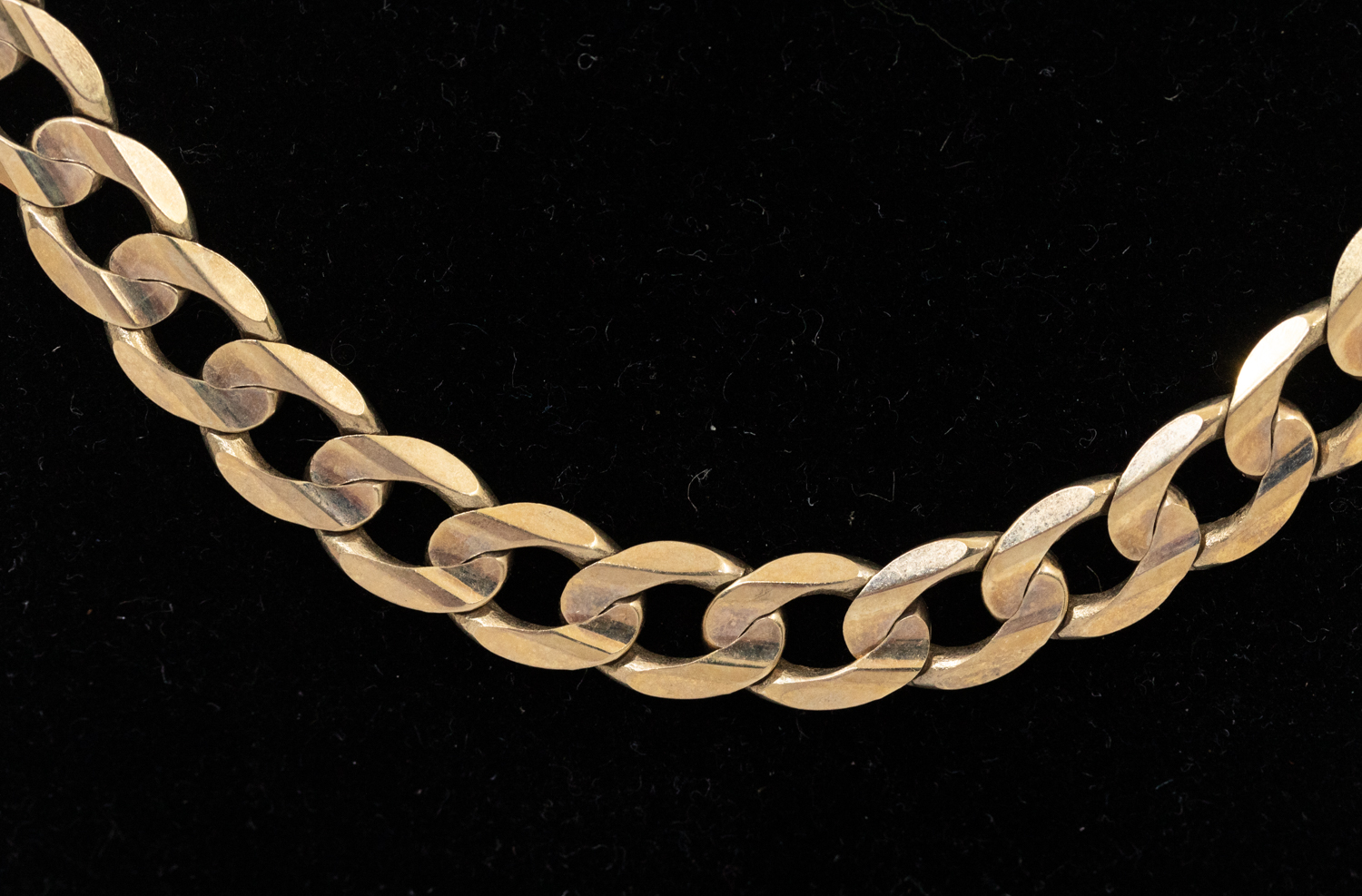 A 9ct gold curb link chain, width approx 7mm, length approx 51cm, weight approx 31.4gms  Further - Image 2 of 2