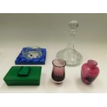 A mixed lot of glass wares to include; a stylish Art Deco designed malachite glass trinket box,
