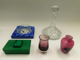 A mixed lot of glass wares to include; a stylish Art Deco designed malachite glass trinket box,