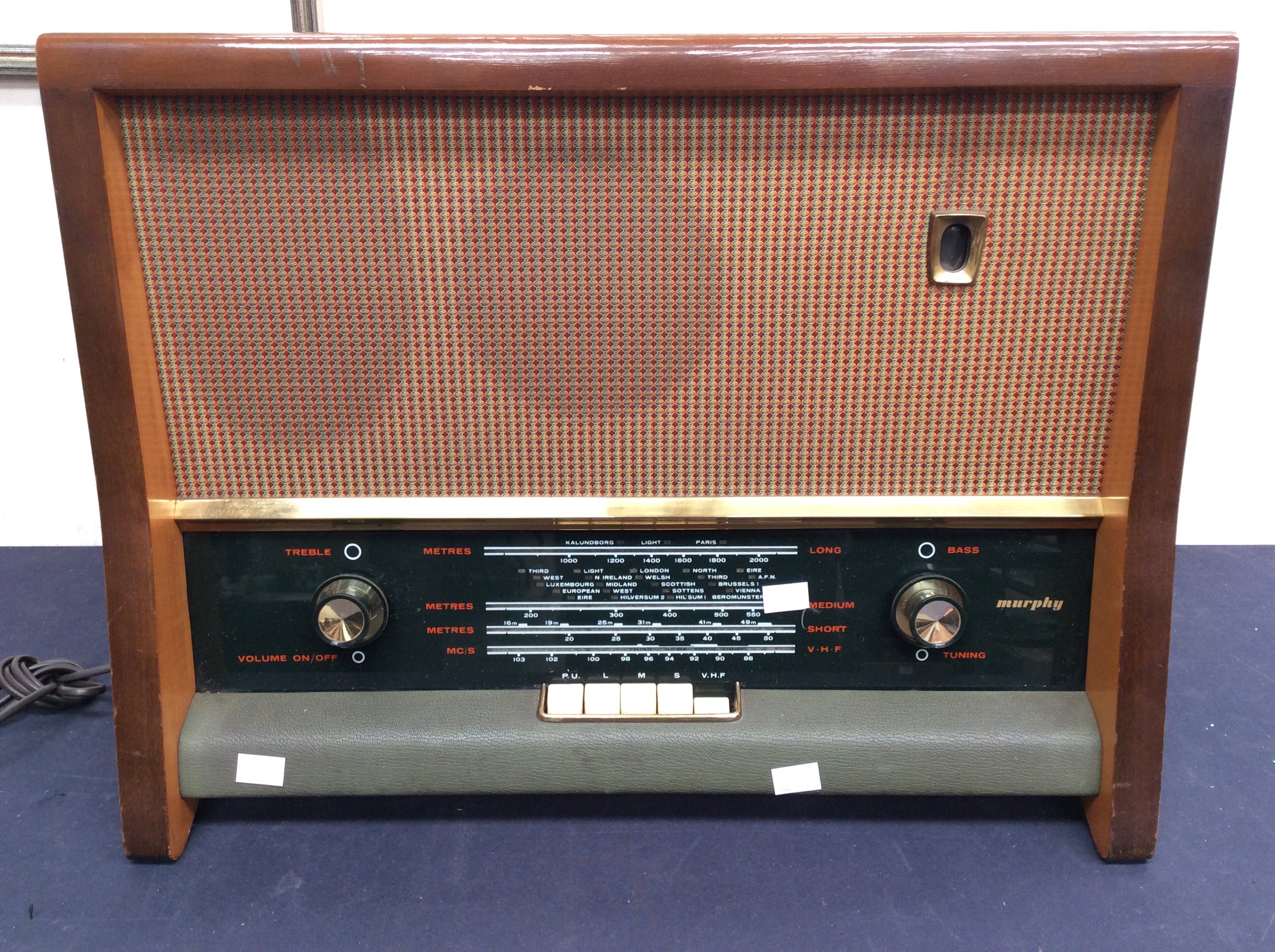 A mid 20th Century table top radio.