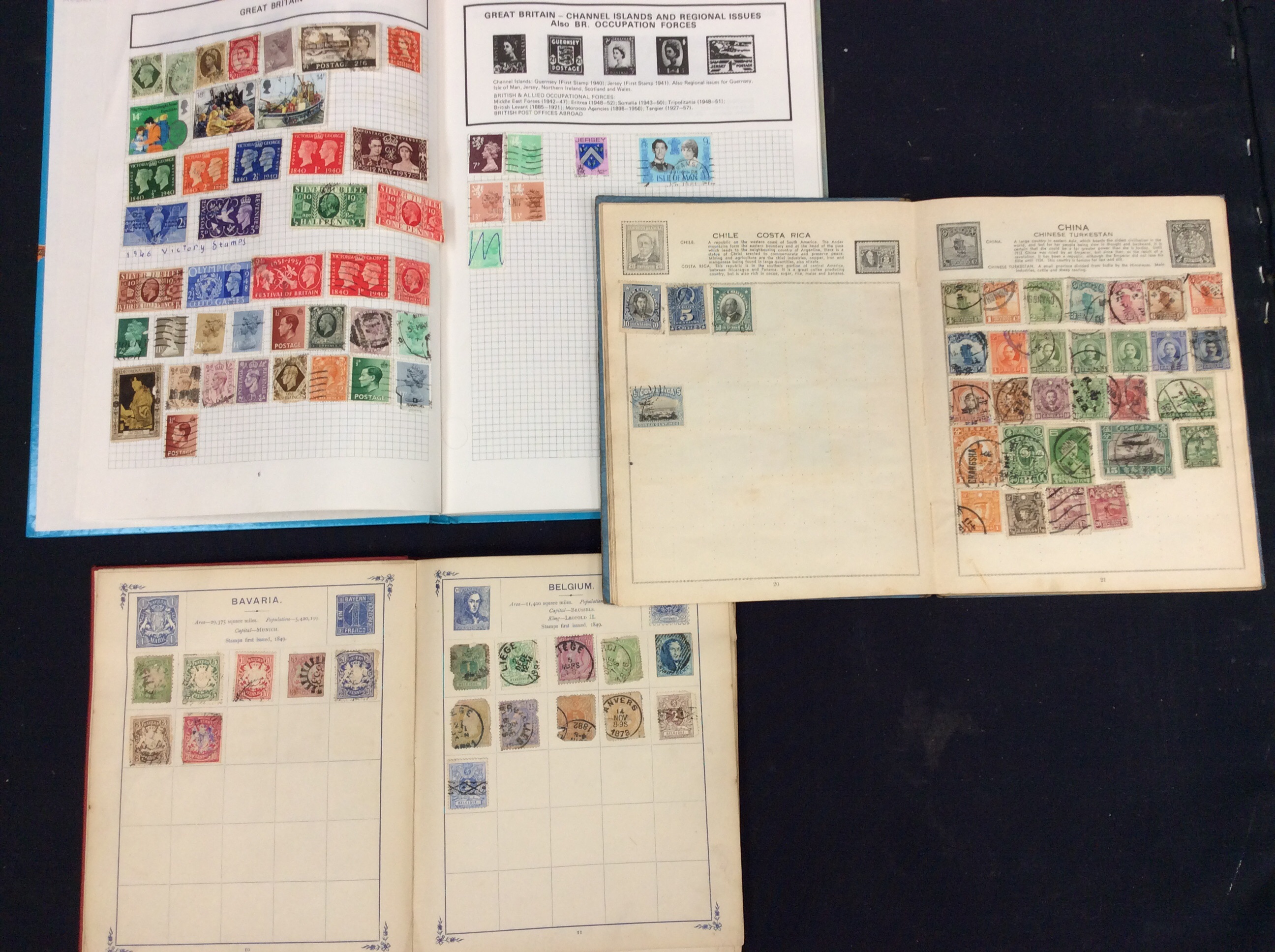 Small collection of stamps in 4 albums and a reference book. More school boy type collection .( - Bild 2 aus 3