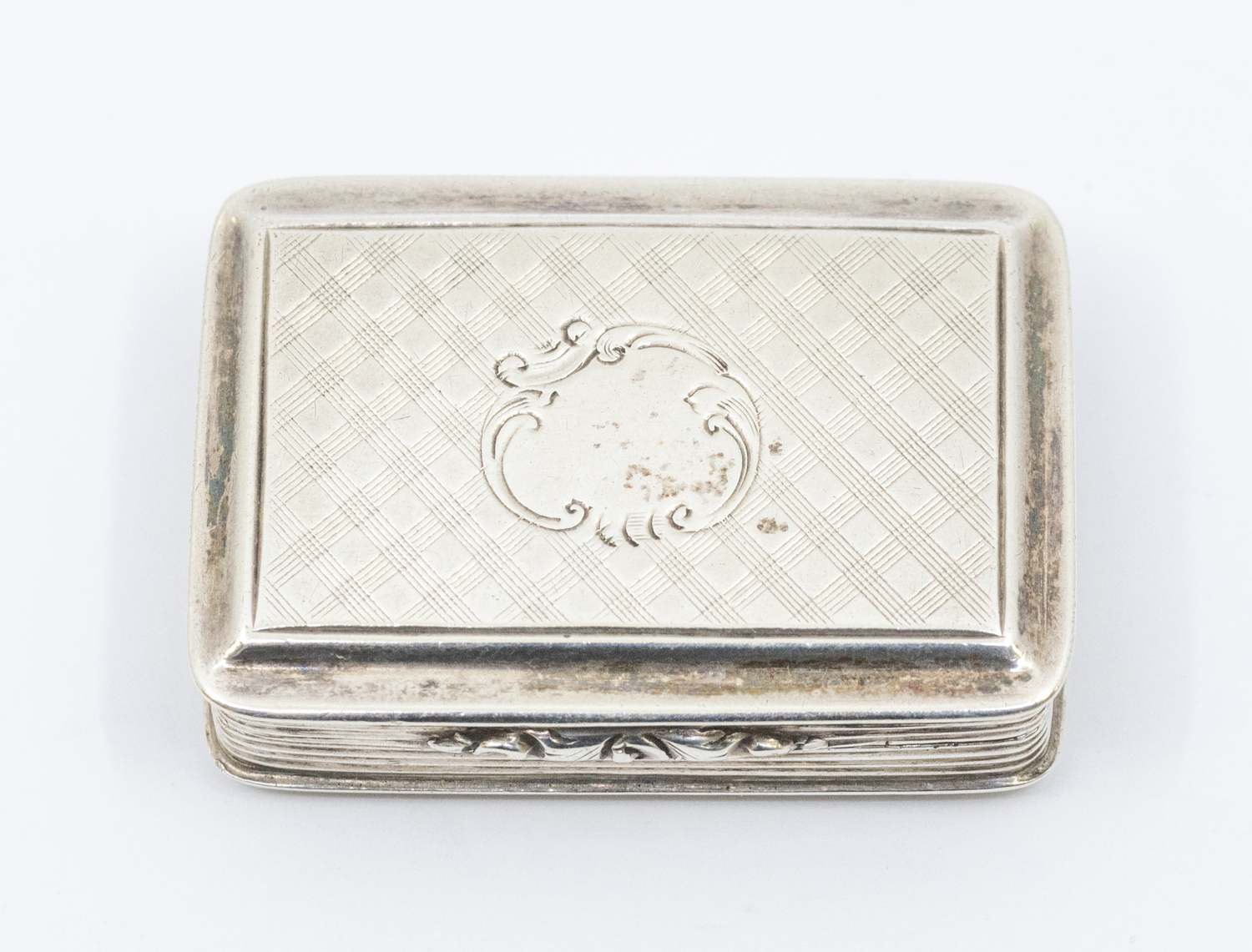 An early Victorian silver vinaigrette, the entire with tartan style engraved decoration, the cover