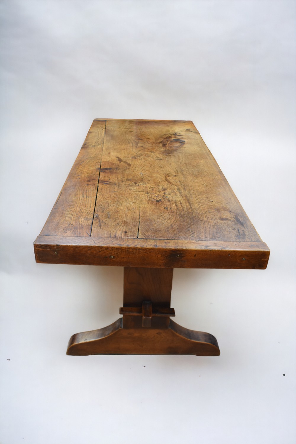 A solid oak plank top refectory style table, 185 x 75 x 70cm (L x H x W) - Image 2 of 3