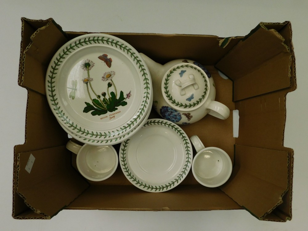 Portmerion - a part dinner service in Botanic garden to include Liddled tureens, large oval dinner - Image 2 of 4