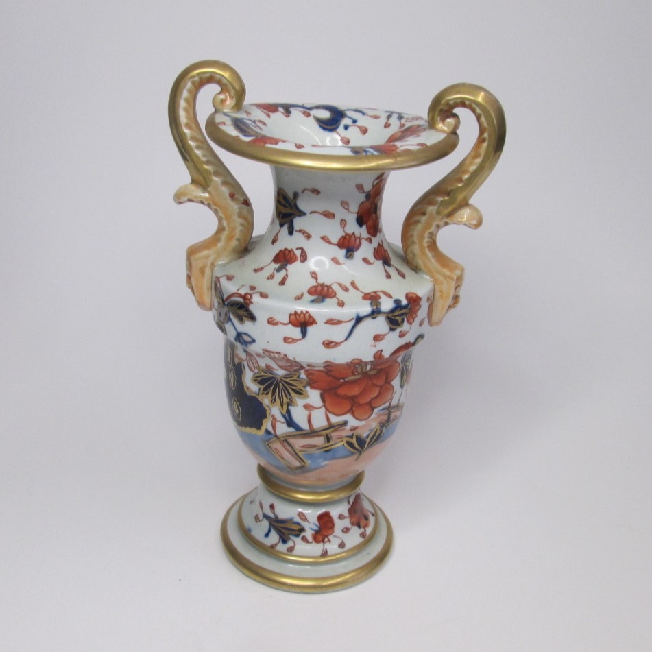 A Masons Ironstone Imari handled Vase with the Japan fence pattern. Circa;1820 Size; height 23cm - Image 3 of 4