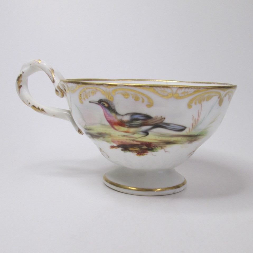 Two teacups hand painted with exotic birds in flight,  pattern 3/608 by John Randall attributed to - Image 3 of 4