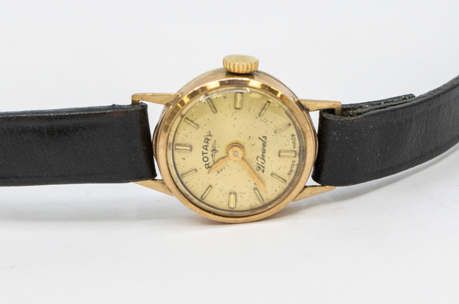 Omega- a ladies vintage 9ct gold Omega wristwatch, comprising a small round signed silvered dial - Image 2 of 3