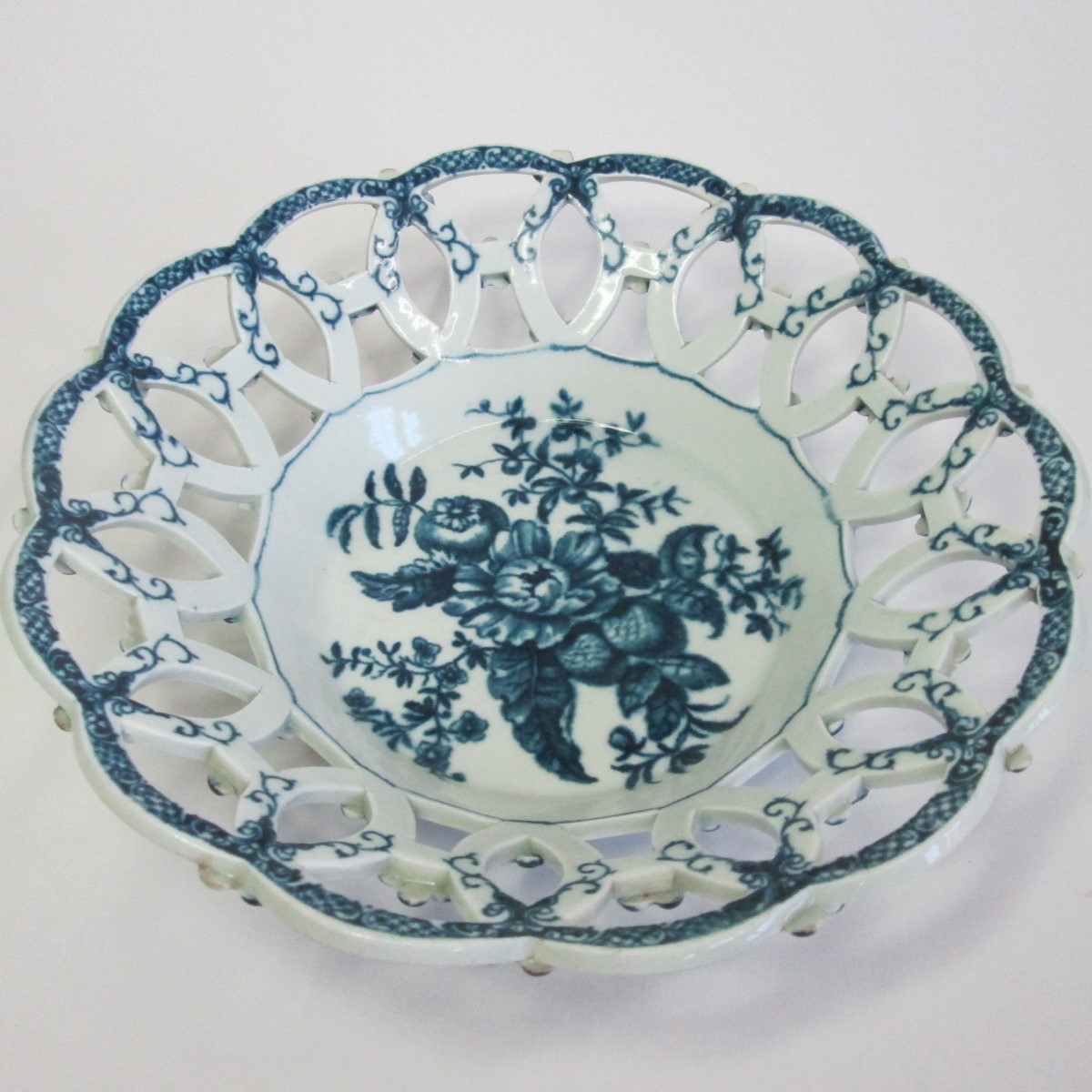 A large Worcester  blue and white round basket printed with the pinecone pattern. Circa 1770