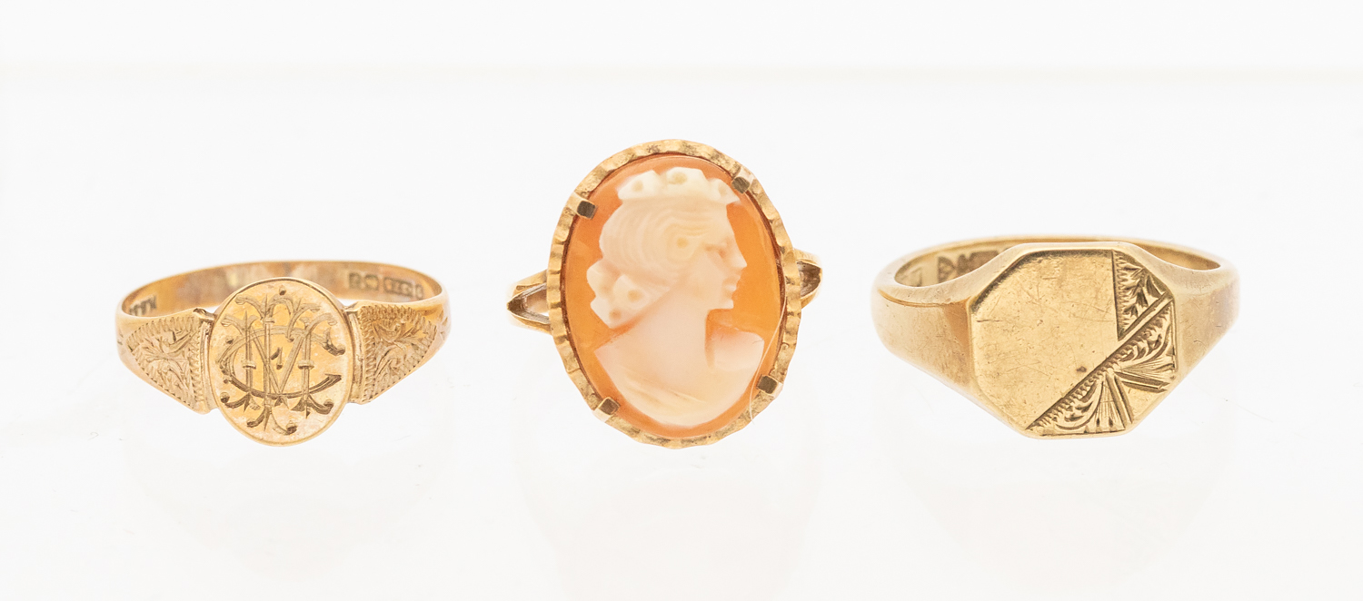 A collection of three 9ct gold rings to include a signet ring with engraved octagonal tp, width