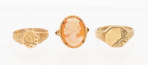 A collection of three 9ct gold rings to include a signet ring with engraved octagonal tp, width