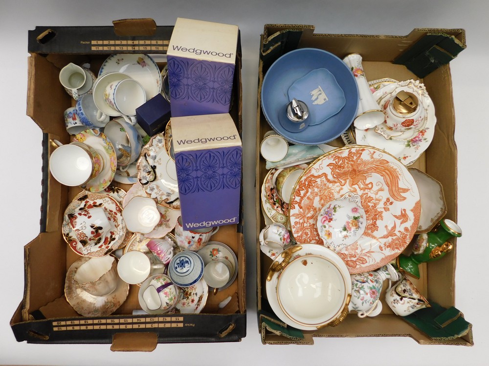 A mixed collection of early to late 20th century china cups and saucers, plates, vases, Royal