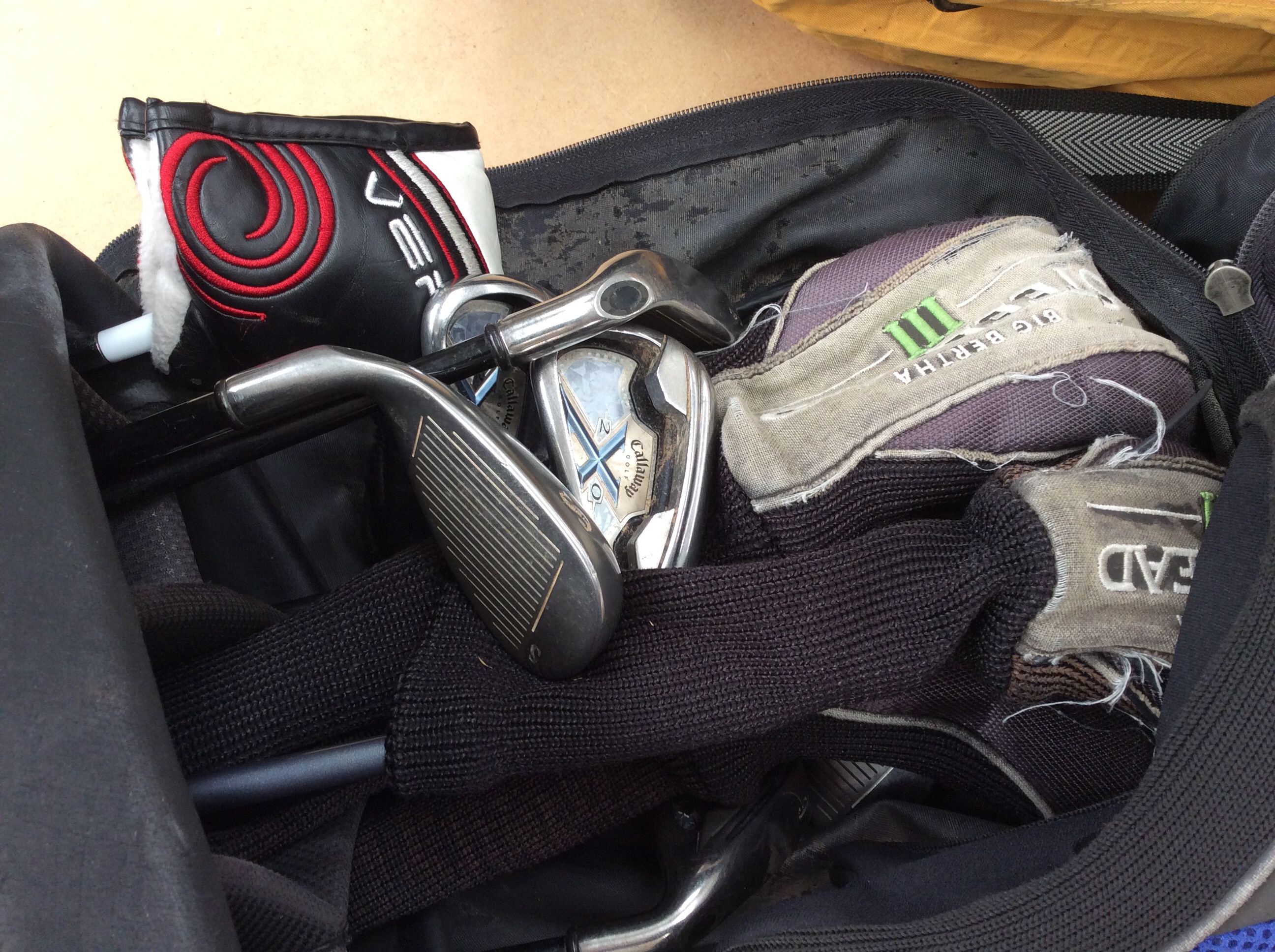 Three sets of golf clubs. - Bild 4 aus 20