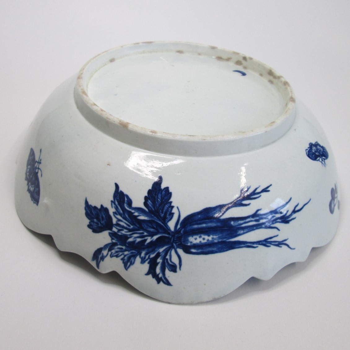 A Worcester Junket dish blue and white printed fir cone, flowers, insects and snail’s pattern. Circa - Image 7 of 7
