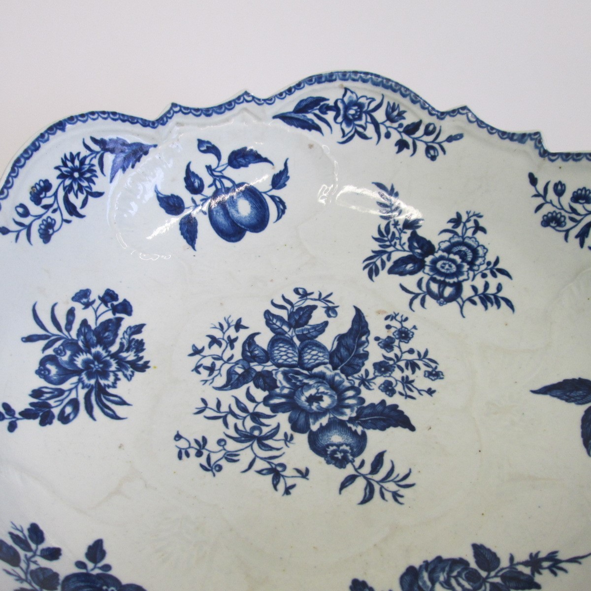 A Worcester Junket dish blue and white printed fir cone, flowers, insects and snail’s pattern. Circa - Image 3 of 7