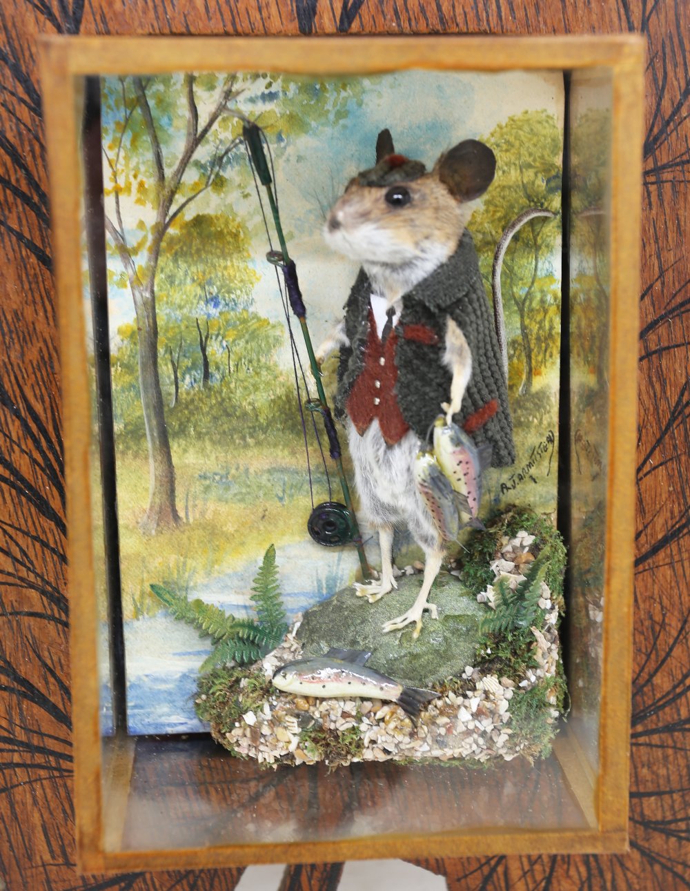 Taxidermy interest - Two mid 20th Century wood mice, one dressed as a fisherman, ther other as a - Bild 3 aus 4