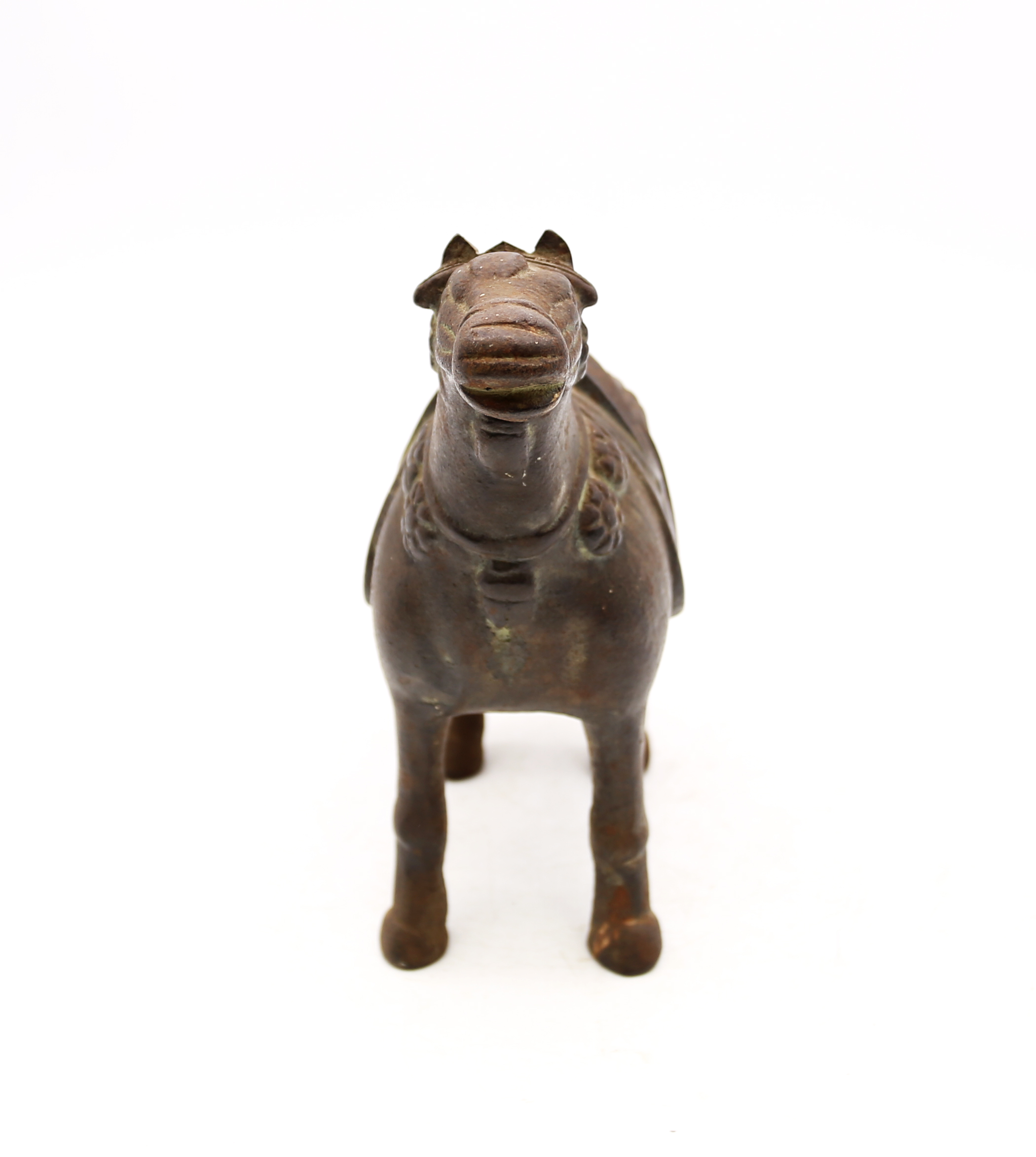 A 20th century Tang style cast metal horse figure. - Bild 2 aus 6