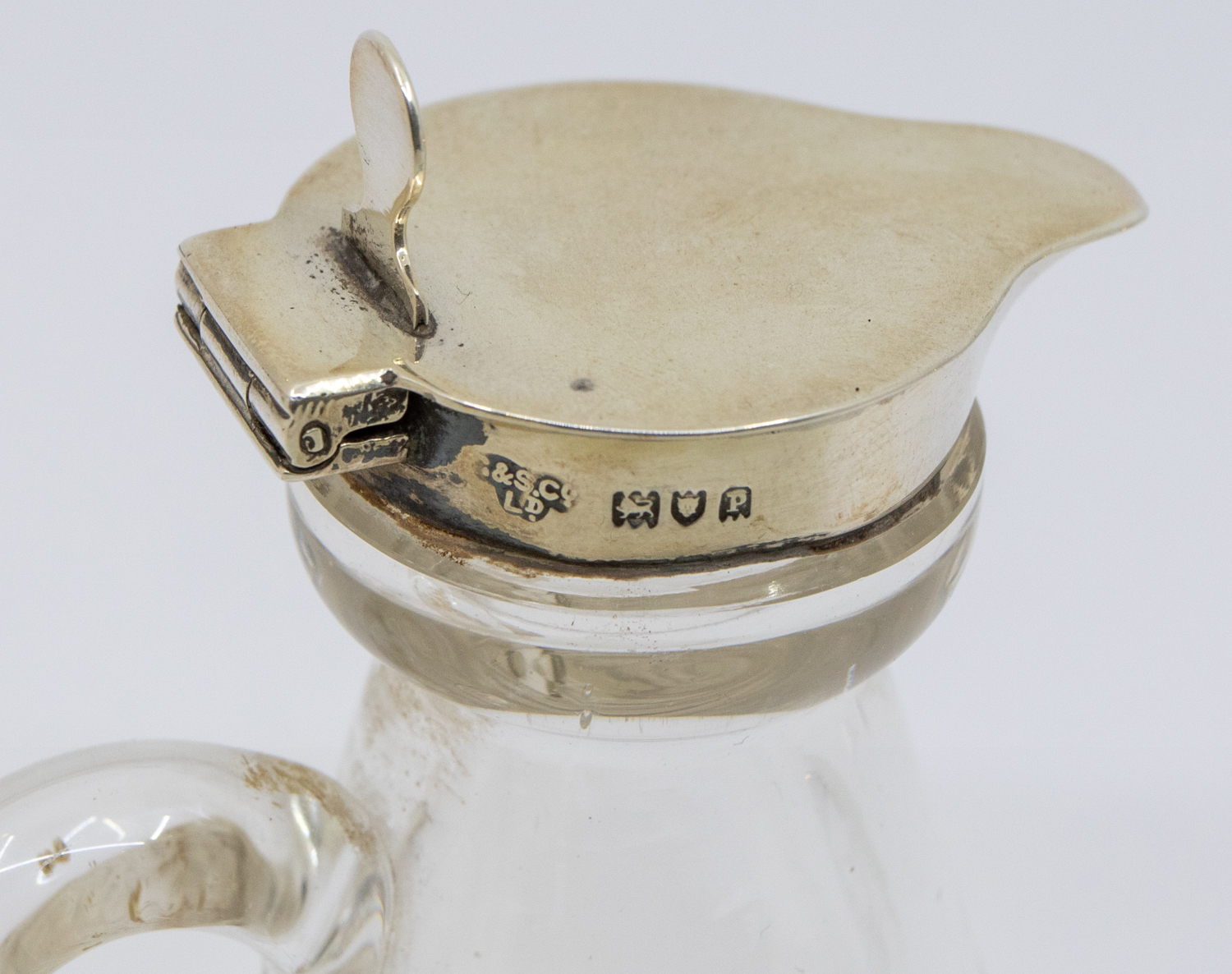 A late Edwardian silver mounted glass whisky noggin, hinged cover, hallmarked by Goldsmiths & - Image 2 of 2