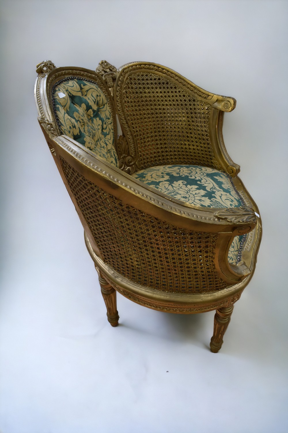 Two mid 20th Century reproduction French style arm chairs with gilt finish to frames. - Bild 6 aus 7