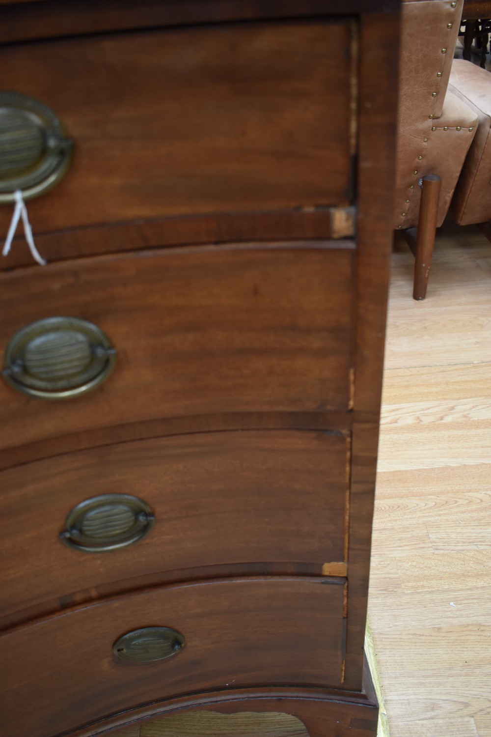 A Georgian serpentine-fronted chest of drawers in mahogany, with condition issues - Image 5 of 6