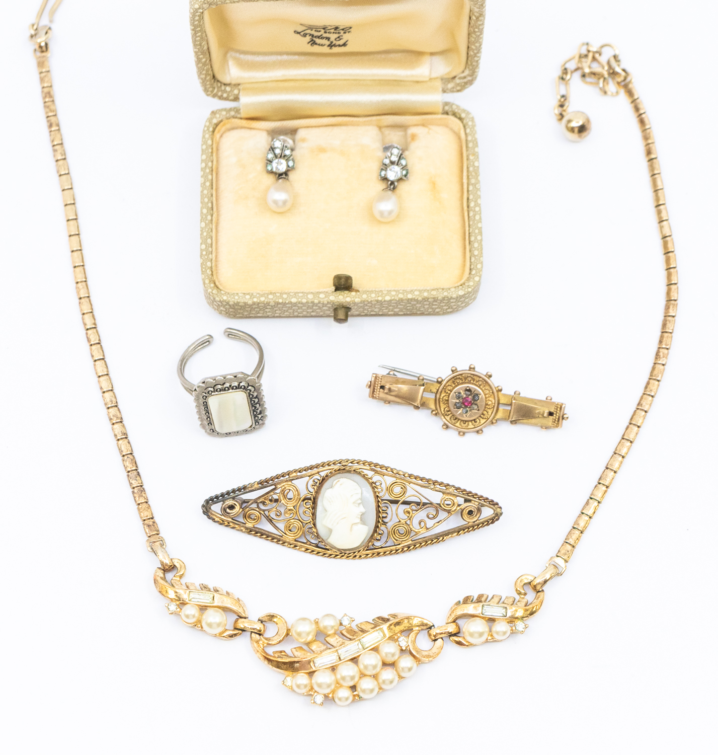 A small collection of costume jewellery to include a Victorian 9ct gold paste set brooch with base
