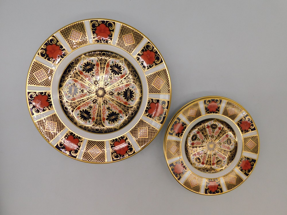 Royal Crown Derby - 3x Imari 1128 Salad Plates and 2x Imari 1128 side plates (s) - Image 2 of 3