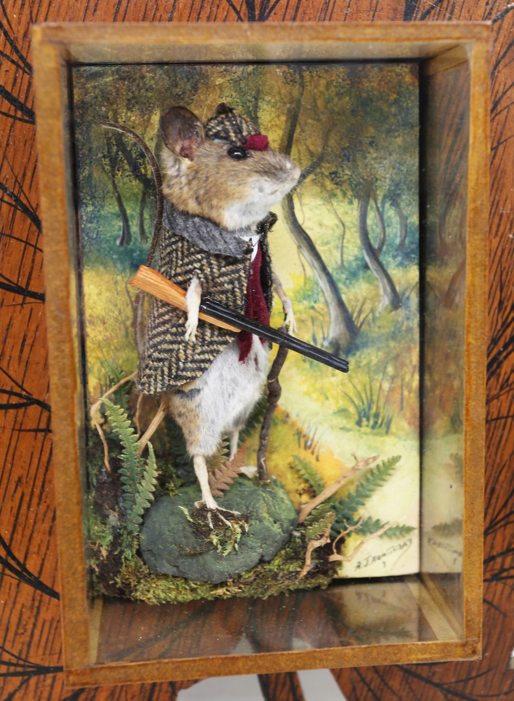Taxidermy interest - Two mid 20th Century wood mice, one dressed as a fisherman, ther other as a - Bild 2 aus 4