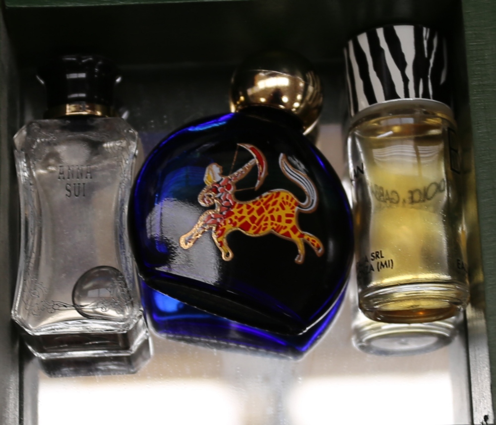A collection of thirty-nine miniature and sample perfume bottles and samples, comprising vintage and - Image 6 of 8