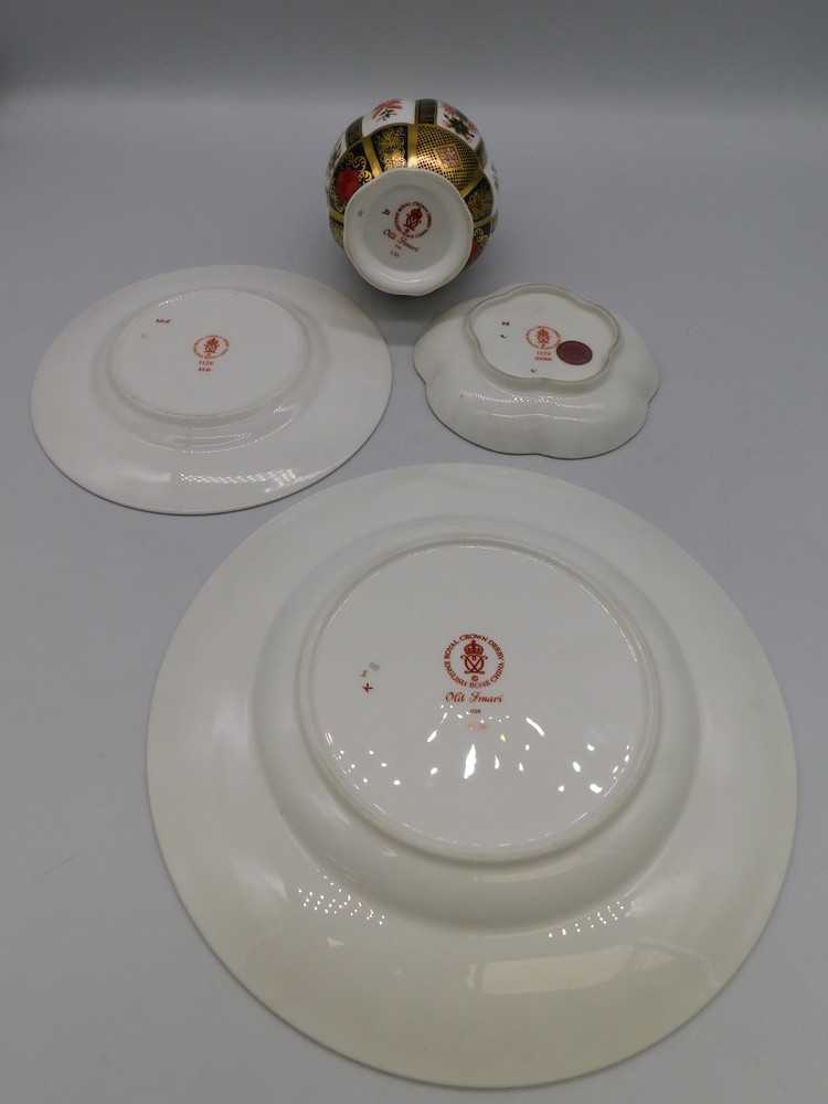 A Royal Crown Derby 1128 8 1/2" plate, 1st quality, 6 1/2 plate, 1st quality, pin dish and table - Image 3 of 3