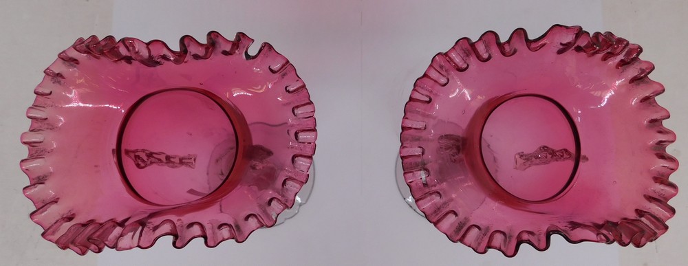 A pair of cranberry early 20th century glass vases, chipping to rim - Image 3 of 3