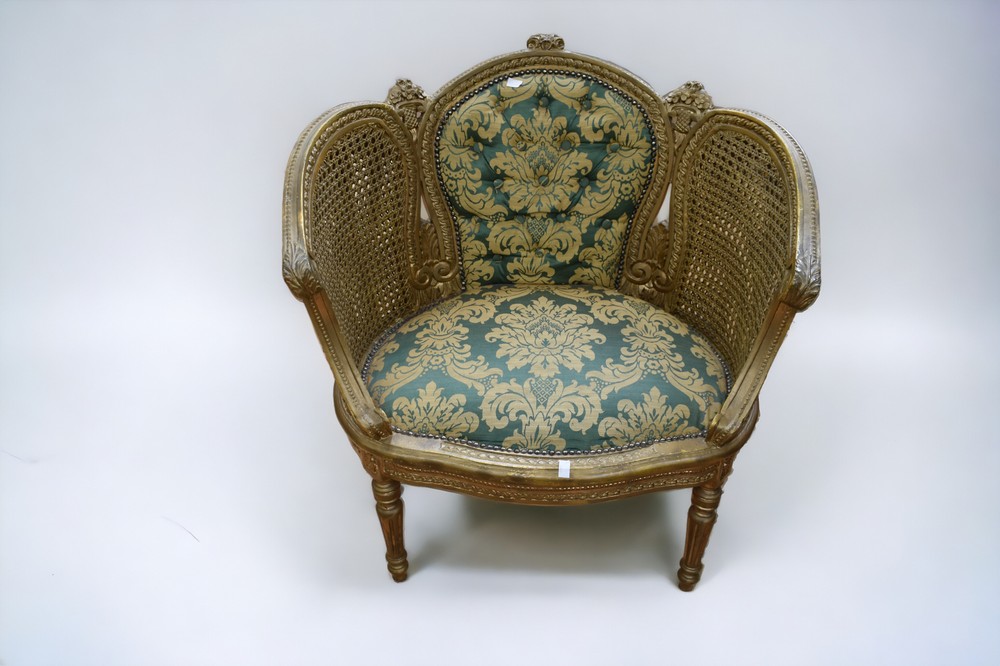 Two mid 20th Century reproduction French style arm chairs with gilt finish to frames. - Bild 5 aus 7