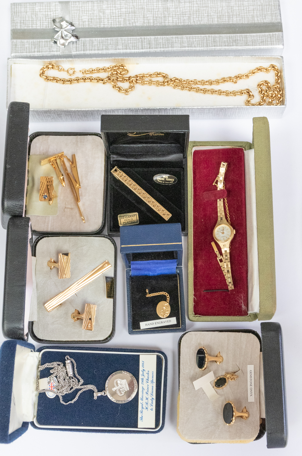 ***WITHDRAWN*** A mixed collection of costume jewellery including necklaces, brooches, pins etc