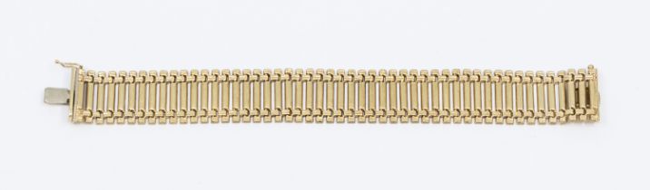 A fancy bar link 9ct gold bracelet, width approx 19mm, length approx 180mm, box clasp marked 9ct