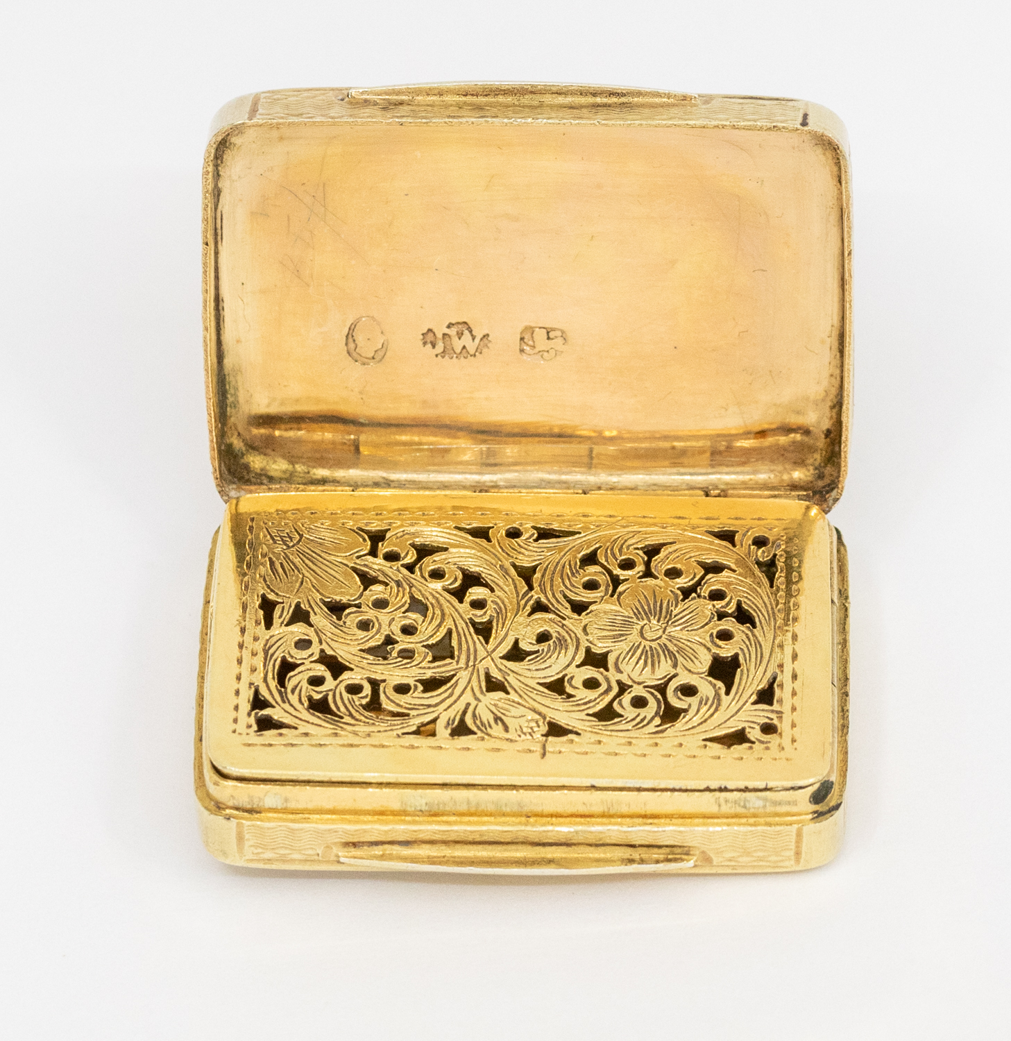 A William IV silver gilt vinaigrette, the entire with engraved basket weave decoration, the cover - Image 2 of 2