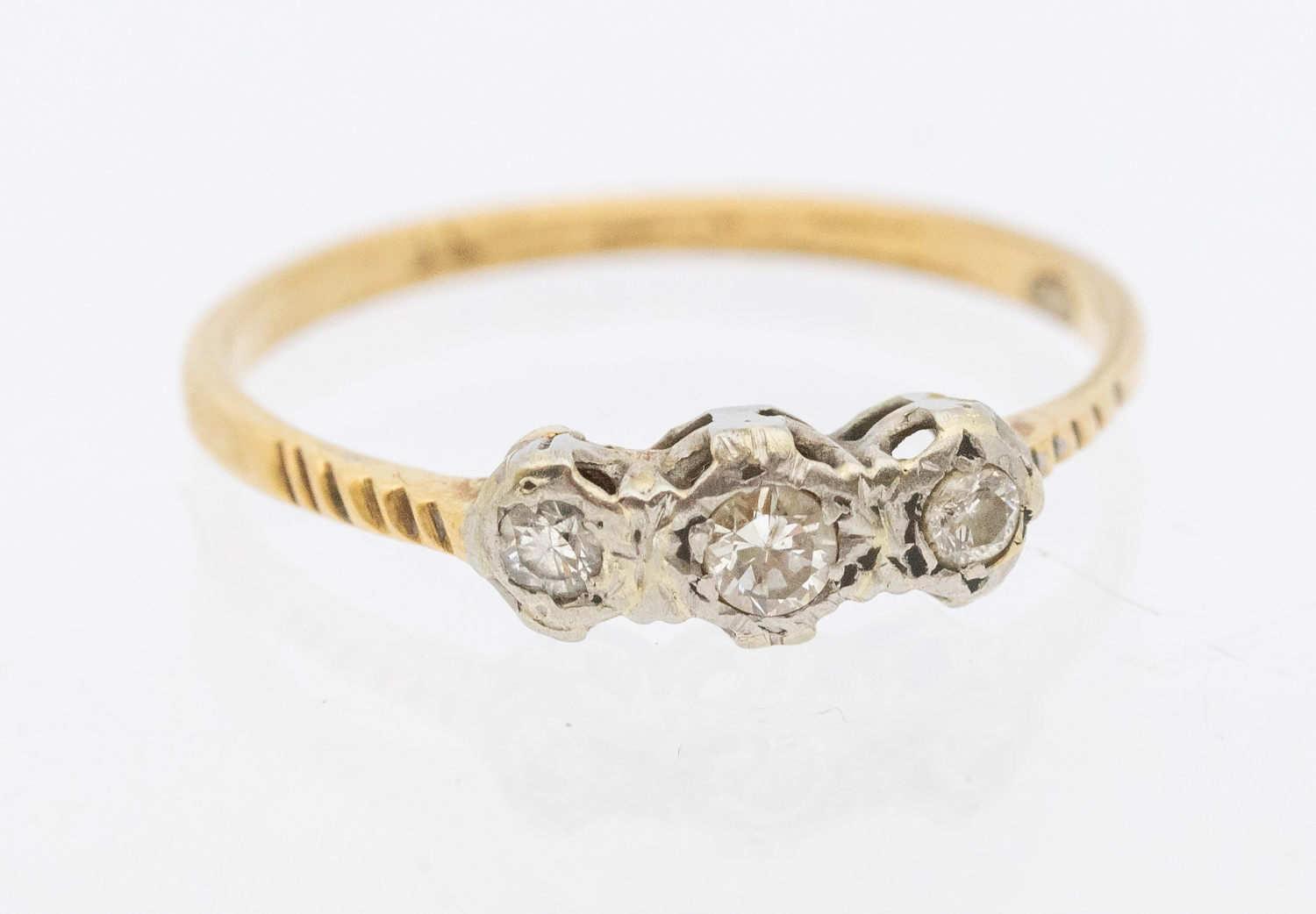 A diamond and 18ct gold ring, total gross weight approx 1.7gms Further details: wear and tear