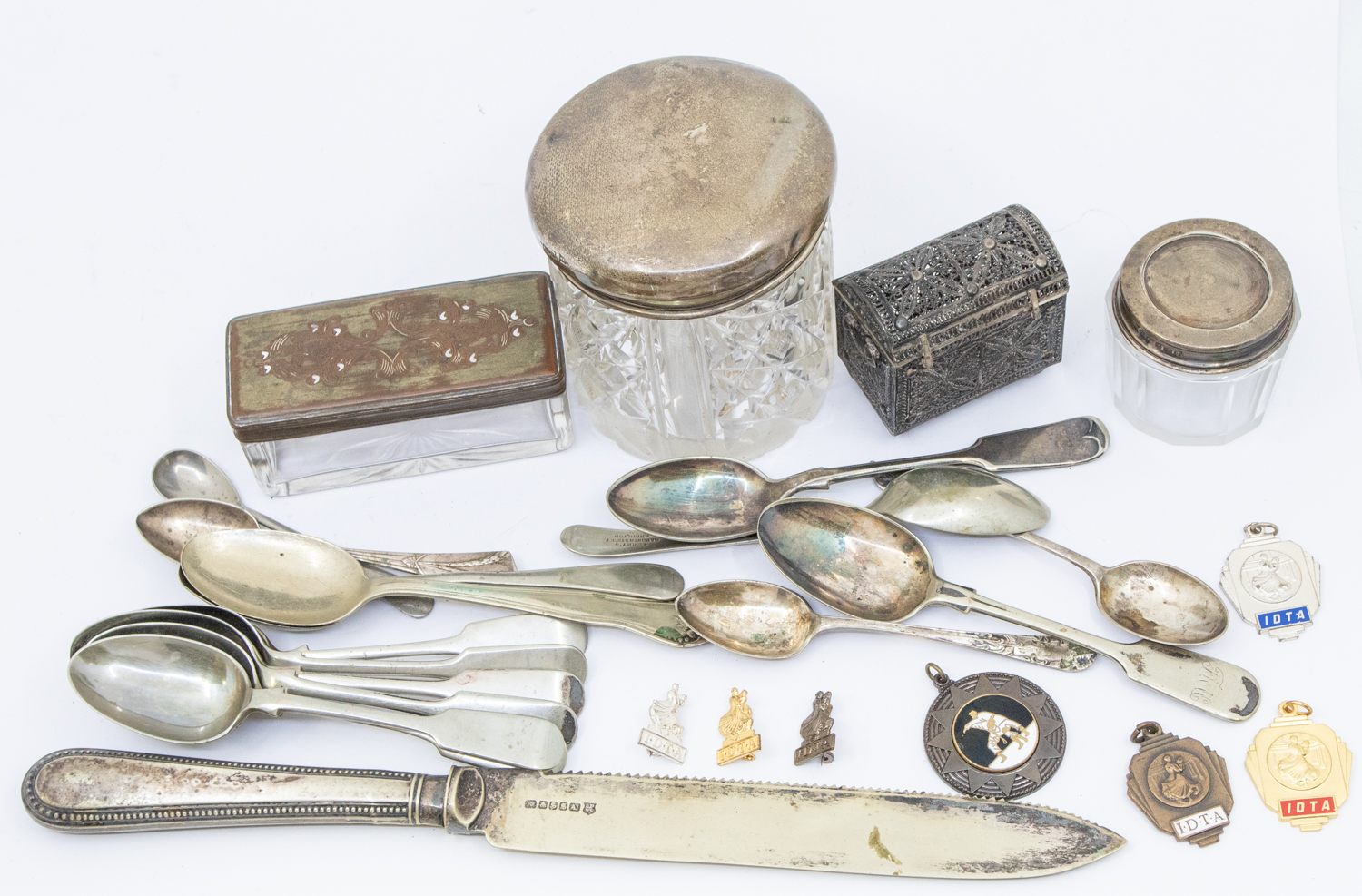 A small collection of mixed silver or plated wares to include; a Walker & Hall silver topped cut