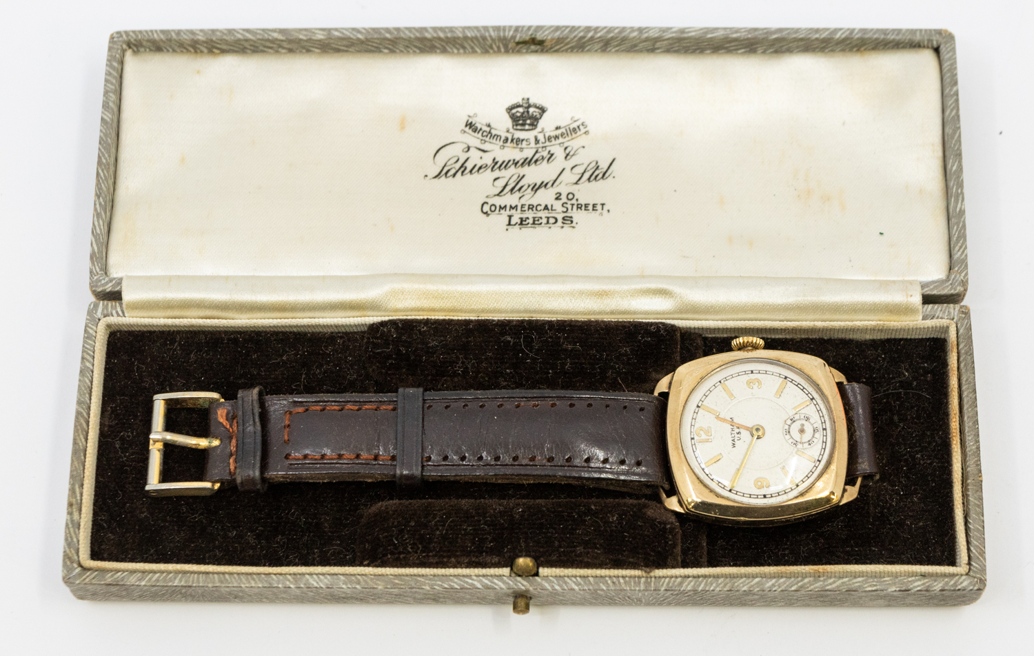 A gentleman's 1940's 9ct gold Waltham wristwatch comprising a signed silvered dial with applied gilt - Image 4 of 4