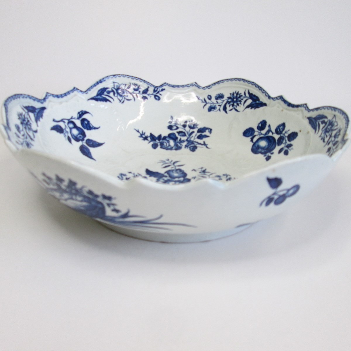 A Worcester Junket dish blue and white printed fir cone, flowers, insects and snail’s pattern. Circa - Image 2 of 7