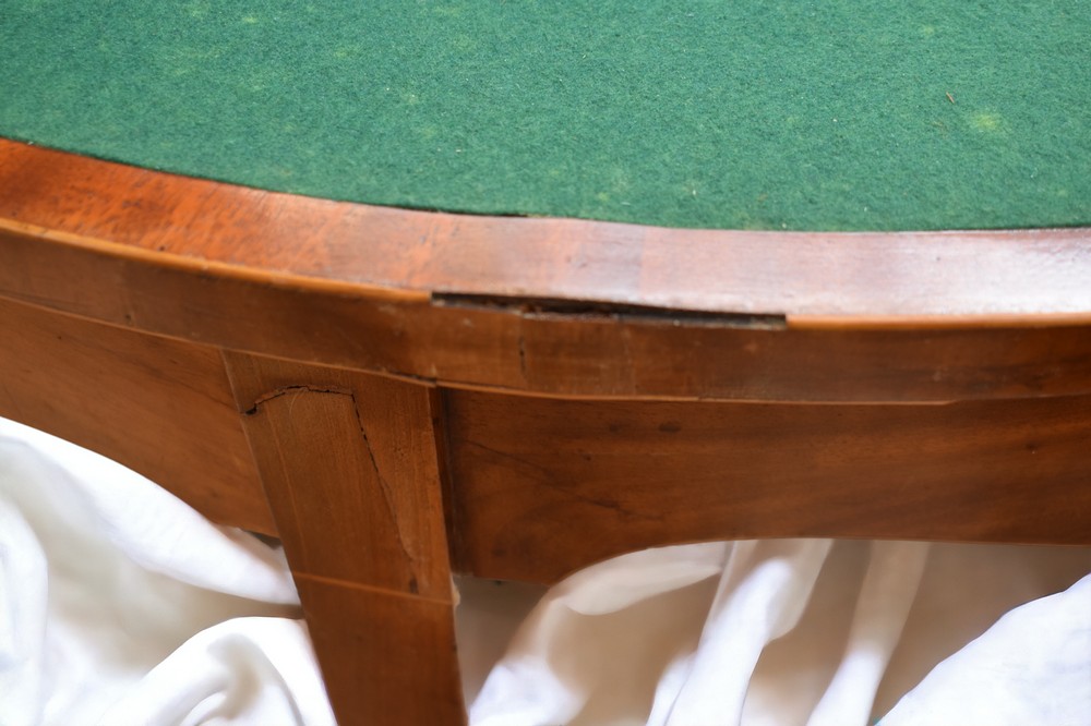 A George III half round mahogany card table. - Bild 4 aus 5