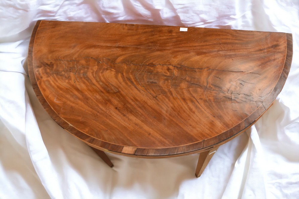 A George III half round mahogany card table. - Bild 2 aus 5