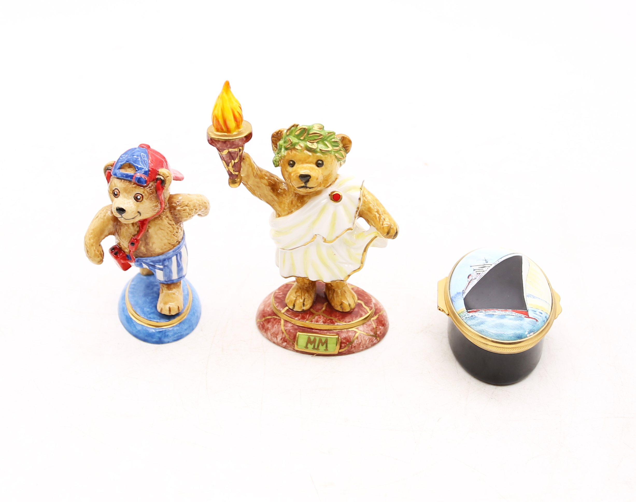 A Halcyon Days unboxed enamel of a teddy bear with Olympic flame, another boxed wearing cap and - Bild 3 aus 5