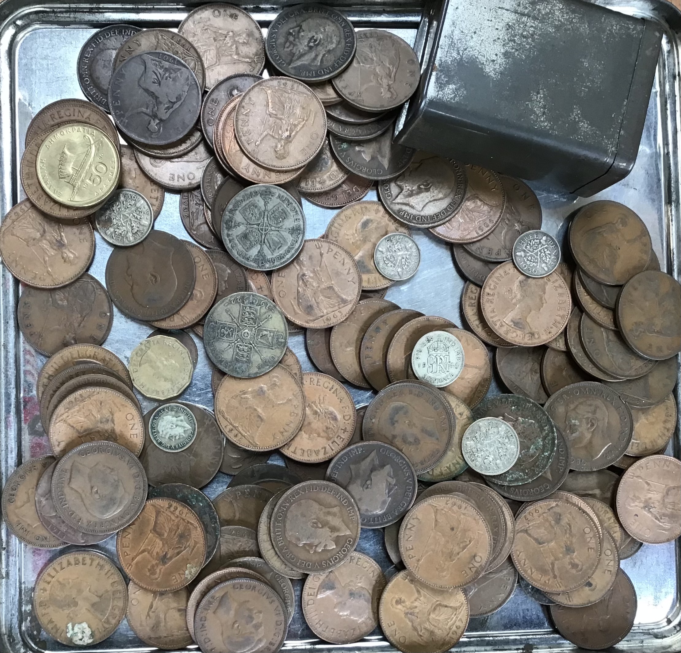 Collection of coins British and World Coins in one Tin. Includes Pre 47 Silver Coins. - Bild 3 aus 3